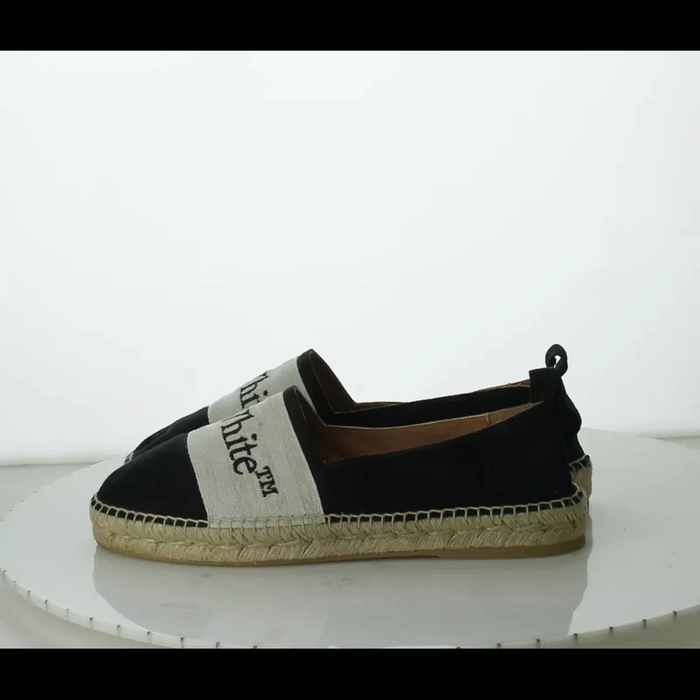 Off-white - Picture 1 of 5